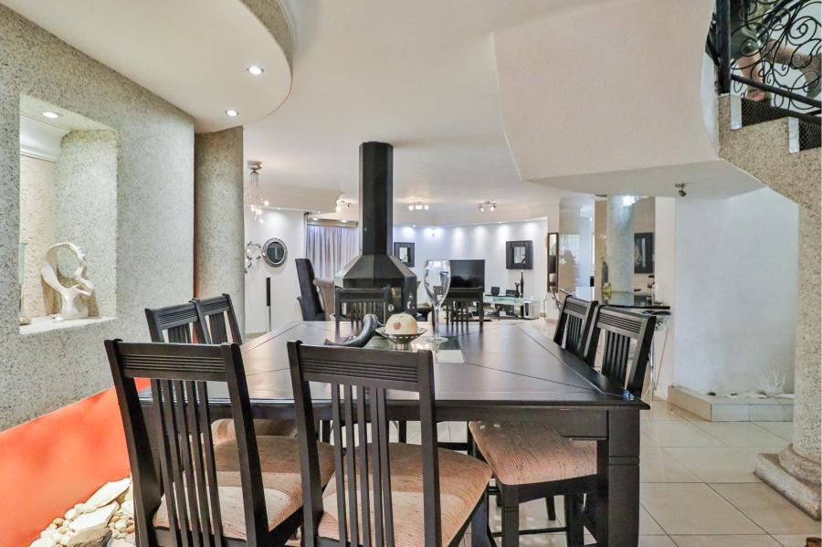 5 Bedroom Property for Sale in Birdwood Estate North West